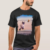 Siamese Cat Playing Beach Volleyball Tシャツ (正面)