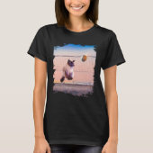 Siamese Cat Playing Beach Volleyball Tシャツ (正面)