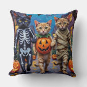 Siamese Cats Trick-or-Treating Halloween Costumes クッション (正面)