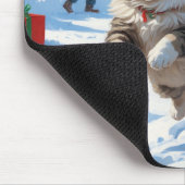 Siberian Cat Running in Snow with Christmas Hat マウスパッド (コーナー)