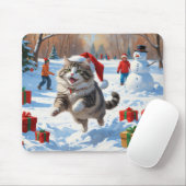 Siberian Cat Running in Snow with Christmas Hat マウスパッド (マウス)