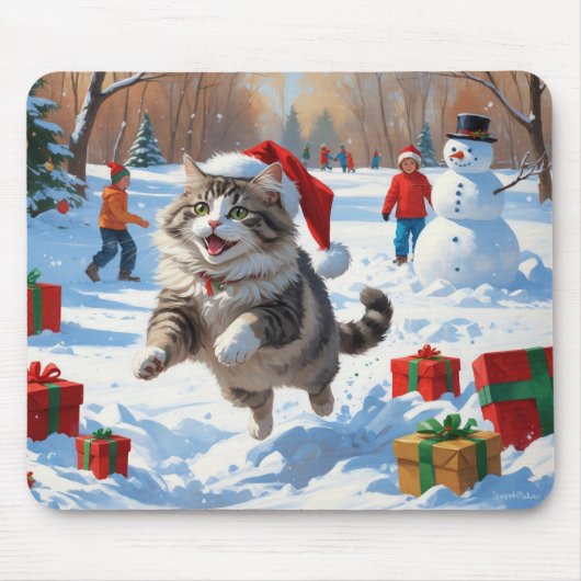 Siberian Cat Running in Snow with Christmas Hat マウスパッド (正面)