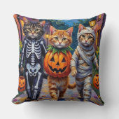 Siberian Cats Trick-or-Treating Halloween Costumes クッション (正面)