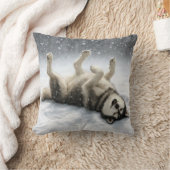 Siberian Huskey Creating a Snow Angel クッション (ブランケット)