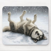 Siberian Huskey Making a Snow Angel マウスパッド (正面)