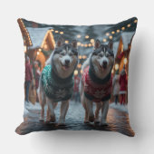 Siberian Husky Dogs Christmas Snow Holiday  クッション (正面)