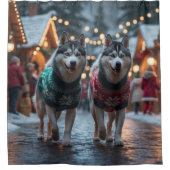 Siberian Husky Dogs Christmas Snow Holiday  シャワーカーテン (正面)
