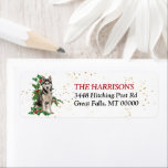 Siberian Husky Red Berry Holly Return Address ラベル<br><div class="desc">These pretty Holiday return address labels show a Siberian Husky dog sitting in front of holly sprigs loaded with red berries. Your custom text is in red and black at the right. A subtle gold confetti background gives a bit of Christmas sparkle. Be sure to see the matching products, including...</div>