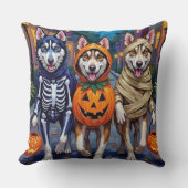 Siberian Husky Trick-or-Treating Halloween Costume クッション (正面)