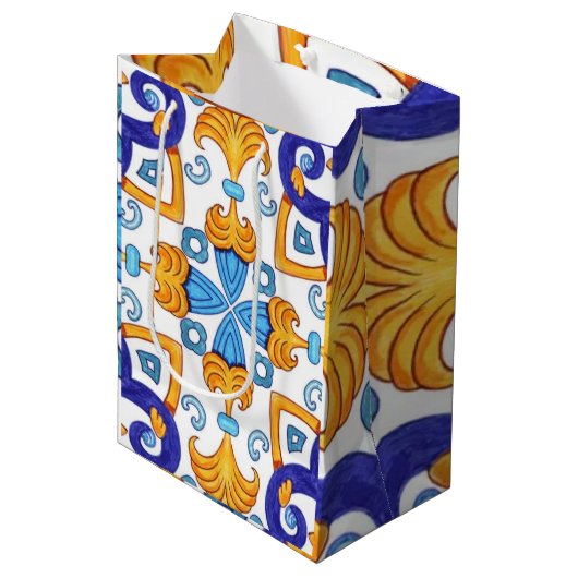 Sicilian Vibrant Majolica Scrollwork Mediterranean ミディアムペーパーバッグ (正面アングル)