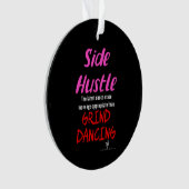 Side Hustle vs. Grind Dancing ネオンピンクのテキスト オーナメント (正面)