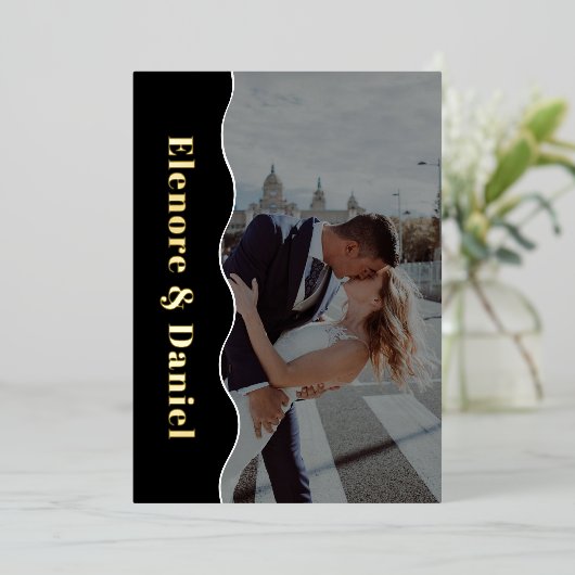 Side Wave Black & White Monogram Photo 結婚's 箔招待状 (立ち正面)