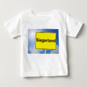 Siegerland Schild mit Himmelhintergrund ベビーTシャツ (正面)