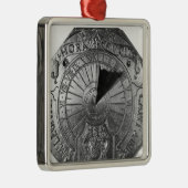 Sierkの城1756年からの携帯用日時計、 メタルオーナメント (右)