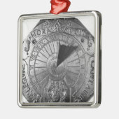 Sierkの城1756年からの携帯用日時計、 メタルオーナメント (左)
