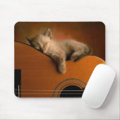 Sieste du chaton sur guitare マウスパッド (マウス)
