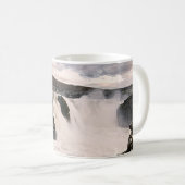 Sigaldaの滝のマグの絵画 コーヒーマグカップ (正面右)