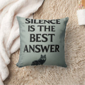 Silence Is The Best Answer – Wolf Throw Pillow for クッション (ブランケット)