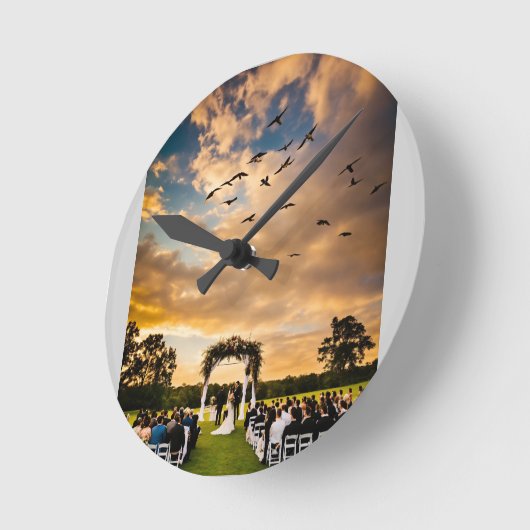 Silent Guardians: Hawks of the Wind ラウンド壁時計 (傾斜)