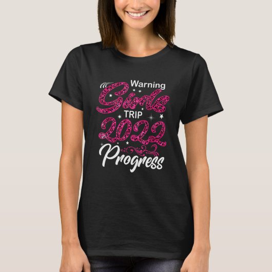 Silhouette Warning Girls Trip 2022 Vacation In Pro Tシャツ (正面)