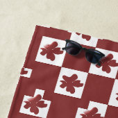 Silhueta de flores em padrão. ビーチタオル (インサイチュ)