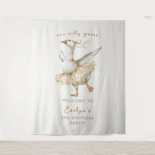 Silly Goose 3rd Birthday Watercolor Welcome タペストリー (正面)