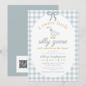 Silly Goose Blue Bow Gingham Baby Shower QR Code 招待状 (正面/裏面)