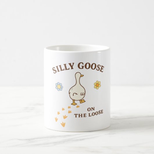 Silly Goose on the Loose – Cute Funny Goose Mug コーヒーマグカップ (中央)
