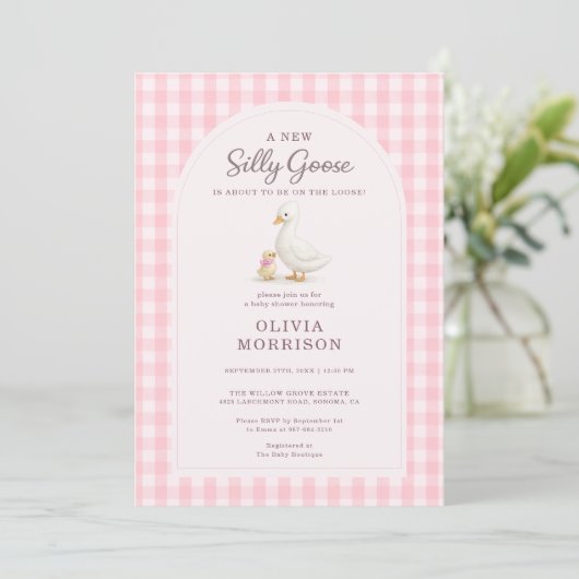 Silly Goose Pink Gingham Baby Shower 招待状 (スタンド正面)