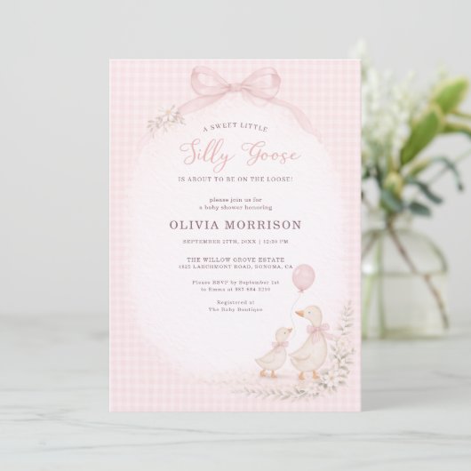 Silly Goose Pink Gingham Baby Shower 招待状 (スタンド正面)