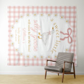 Silly Goose Pink Gingham Baby Shower Backdrop タペストリー (インサイチュ(横))
