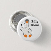 Silly Goose Wearing Headphones – Cute Funny Goose 缶バッジ (正面&裏面)