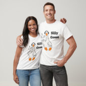 Silly Goose Wearing Headphones – Cute Funny Goose Tシャツ (ユニセックス)