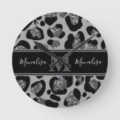 silver and black glittery monogramed personalized ラウンド壁時計 (正面)