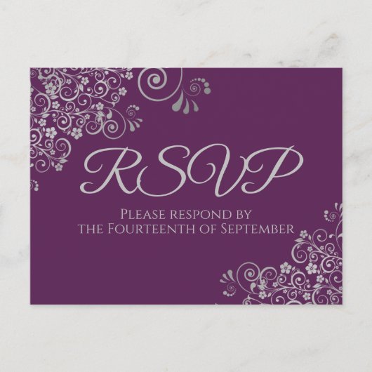 Silver Curls Elegant Plum Purple Wedding RSVP ポストカード (正面)