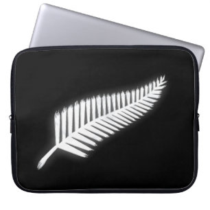 Silver Fern NZのエンブレムで愛国的なキウイ ラップトップスリーブ