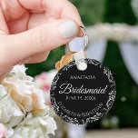 Silver Lace on Black Bridesmaid Wedding キーホルダー<br><div class="desc">These beautiful bridesmaid keychains are designed to be given as a gift or wedding favor. The design is simple yet elegant and features a frilly silver gray faux foil border with pale gray text on a black background. There is space for her name, the wedding date and the names of...</div>