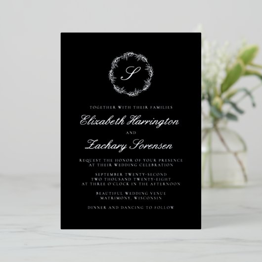 Silver Monogram Wreath Script Black Wedding 箔招待状 (立ち正面)