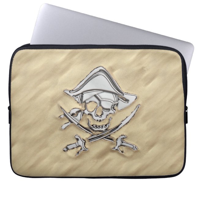 Silver Pirate Skull on the Beach ラップトップスリーブ (正面)