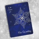 Silver Star Snowflake Winter Sky Wedding 招待状<br><div class="desc">This winter wedding invitation has a silver white stylized snowflake star against a dark blue night sky background. Scattered silver stars in the distance add a romantic touch. The text in silver white at the upper left corner says " 'tis the Season for", and the bottom says "Our Wedding". The...</div>