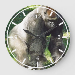 Silverbackの立っているオスの低地のゴリラ ラージ壁時計