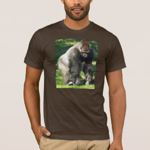 Silverbackの立っているオスの低地のゴリラ Tシャツ