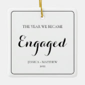Simple Black Script Our First Christmas Engaged セラミックオーナメント (正面)