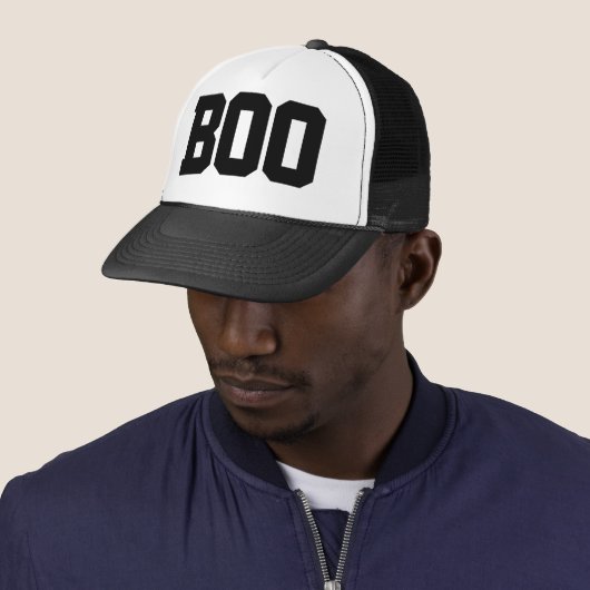 Simple “Boo” Halloween Trucker Hat キャップ (インサイチュ)