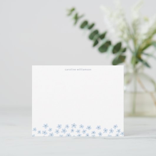 Simple Cute Ditsy Flowers Soft Blue Personalized ノートカード (スタンド正面)