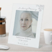 Simple Floral Funeral Photo Pedestal Sign 台座サイン (インサイチュ)