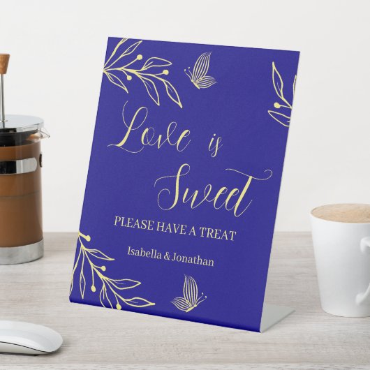 Simple gold floral royal blue wedding treat table 台座サイン (インサイチュ)