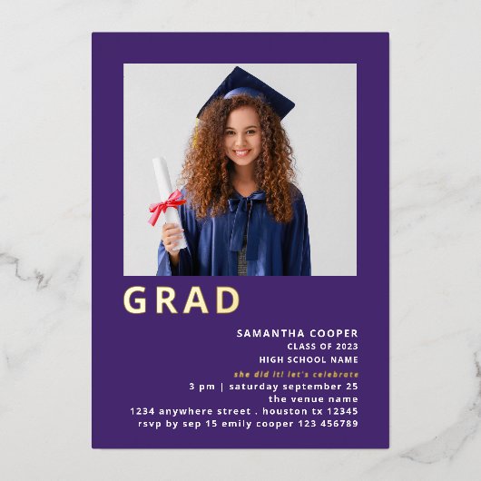 Simple Grad 2023 Photo Graduation Purple Gold Real 箔招待状 (正面)