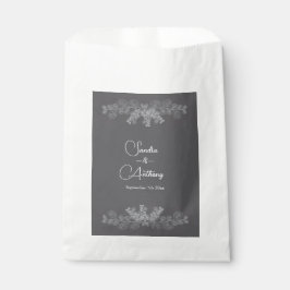 Simple Gray Line Art Eucalyptus wedding favor bag フェイバーバッグ