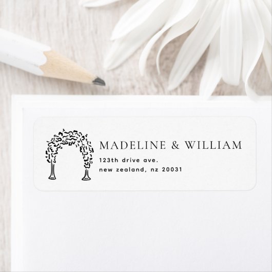 Simple Minimal Floral Arch Wedding Return Address ラベル (インサイチュ)